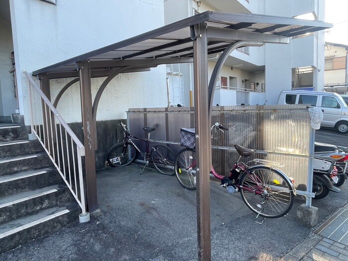 物件外観写真3　(駐輪場)