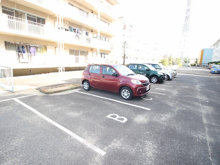 物件外観写真2　(駐車場)