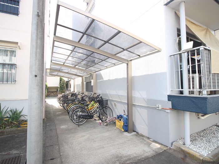 物件外観写真3　(駐輪場)