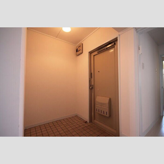 物件内観写真7　(玄関)