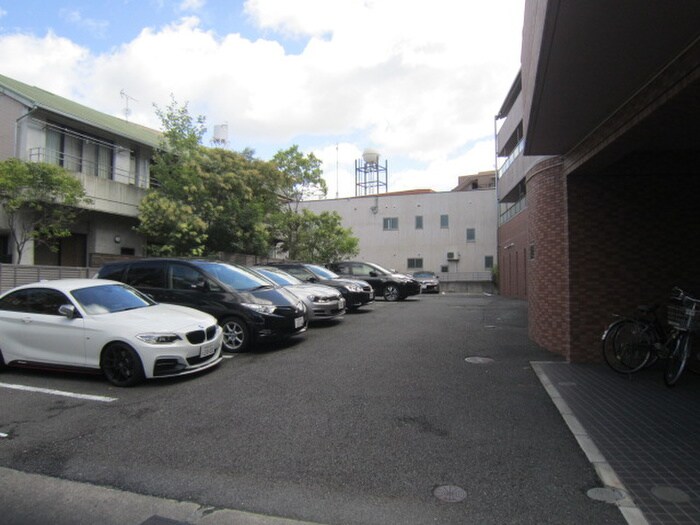物件外観写真6　(駐車場)