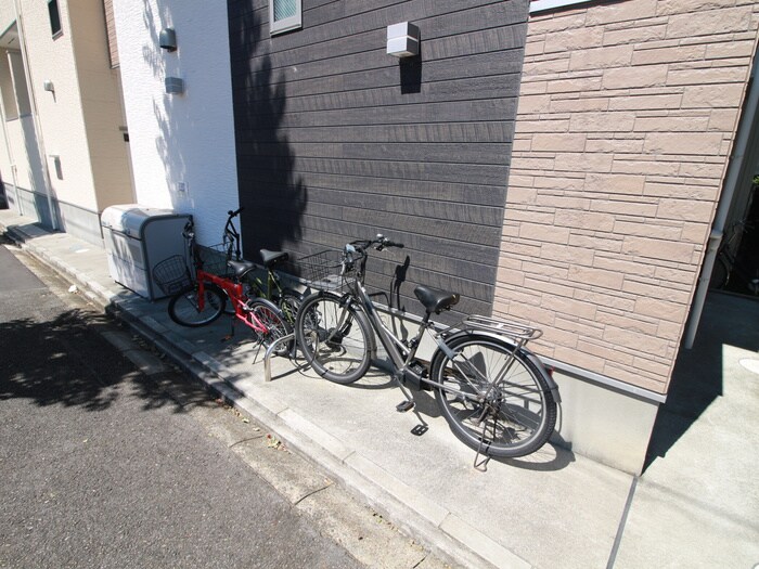 物件外観写真5　(駐輪場)