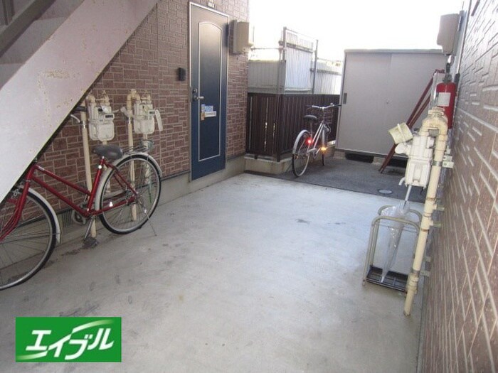 物件外観写真2　(エントランス部分)