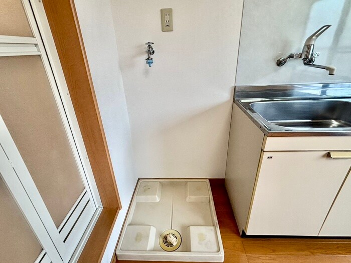 物件内観写真7　(洗濯機置場)