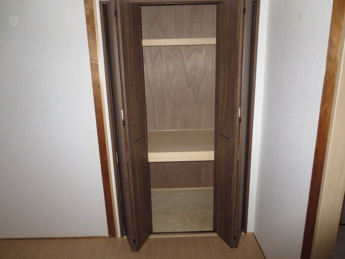 物件内観写真16　(収納)