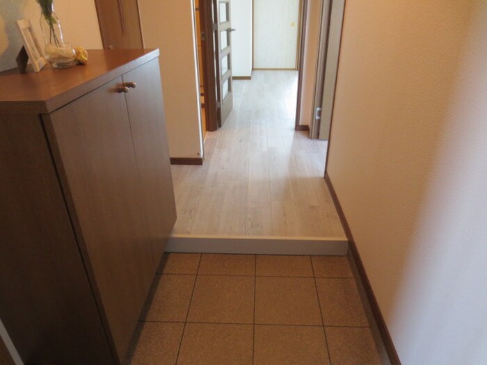 物件内観写真7　(玄関)