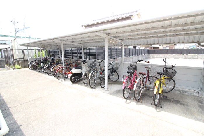 物件外観写真4　(駐輪場)