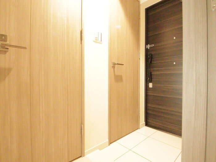 物件内観写真12　(玄関)