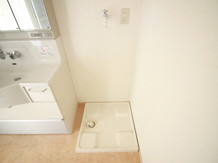 物件内観写真13　(洗濯機置場)