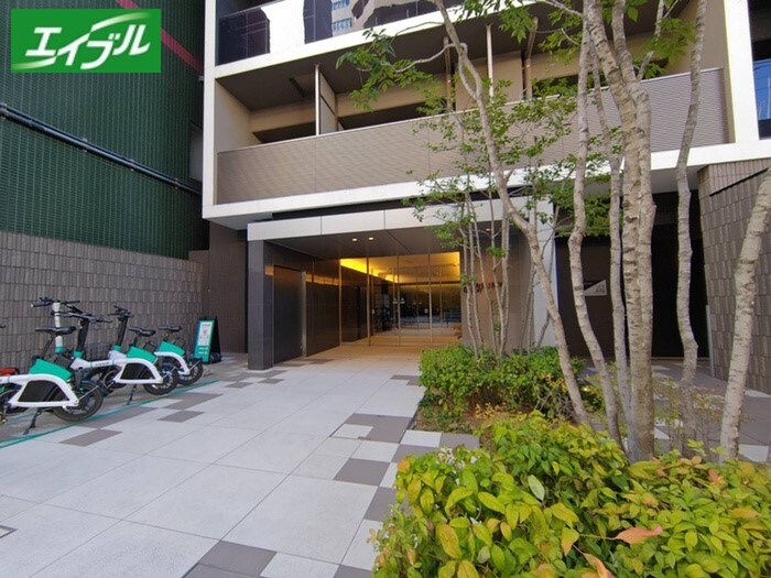 物件外観写真2　(エントランス部分)