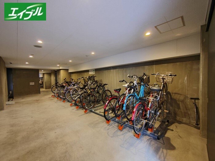 物件外観写真3　(駐輪場)