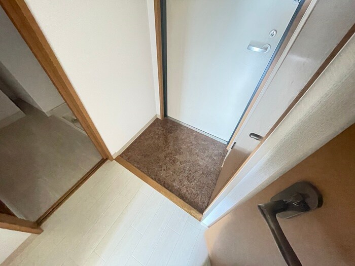 物件内観写真16　(玄関)