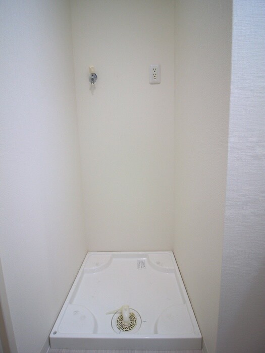 物件内観写真14　(洗濯機置場)