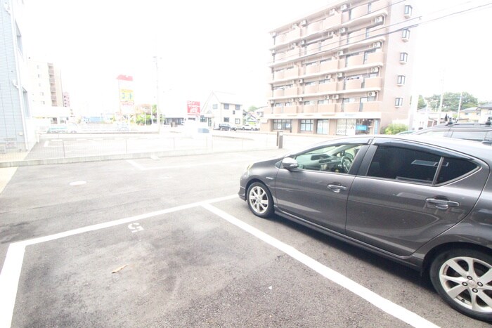 物件外観写真4　(駐車場)