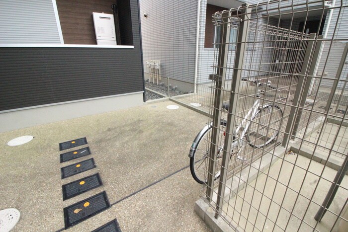 物件外観写真5　(駐輪場)
