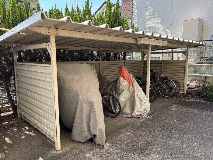 物件外観写真4　(駐輪場)