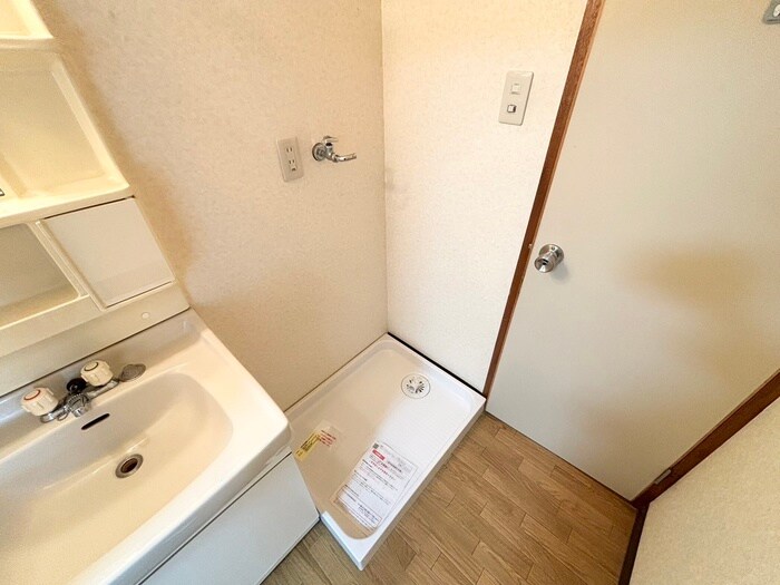 物件内観写真13　(洗濯機置場)