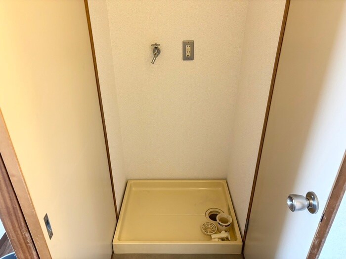 物件内観写真15　(洗濯機置場)