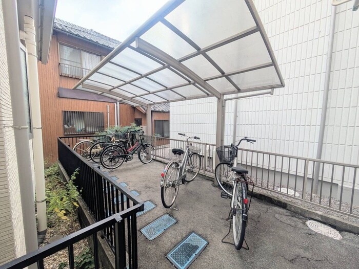 物件外観写真5　(駐輪場)