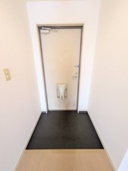 物件内観写真16　(玄関)