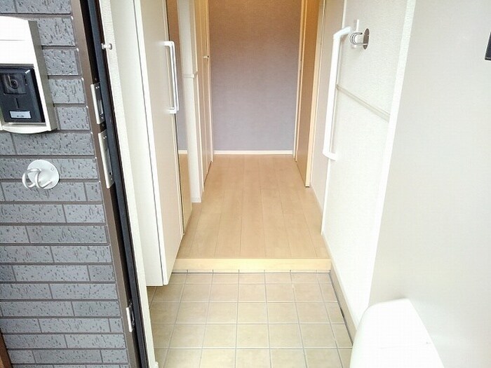 物件内観写真12　(玄関)