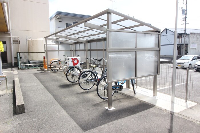 物件外観写真3　(駐輪場)