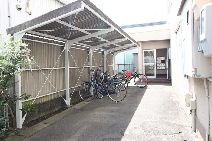 物件外観写真4　(駐輪場)