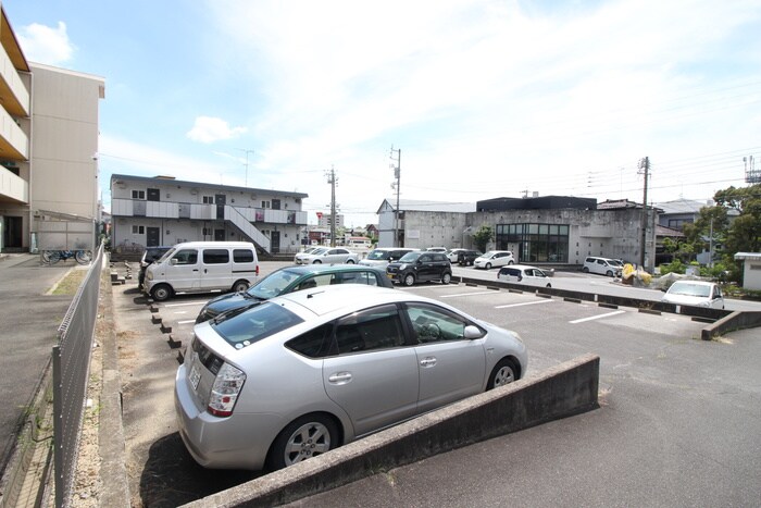 物件外観写真6　(駐車場)