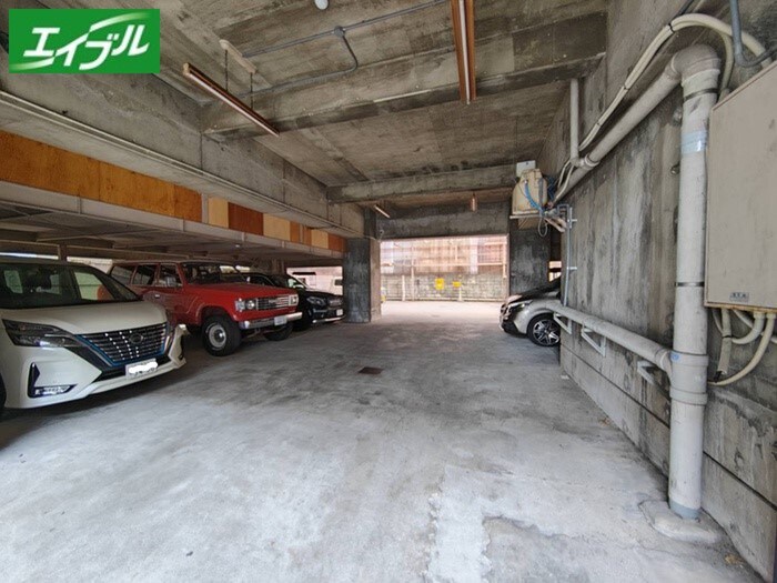 物件外観写真3　(駐車場)