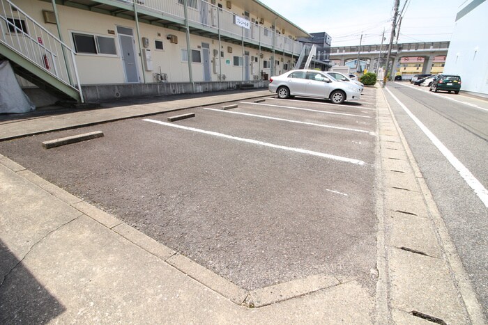 物件外観写真5　(駐車場)