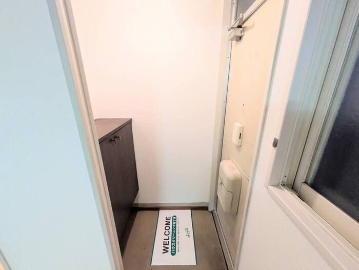 物件内観写真10　(玄関)