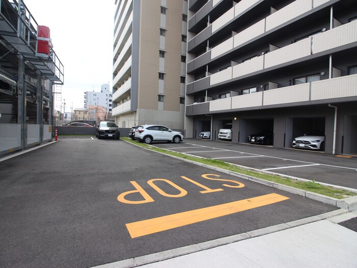 物件外観写真2　(駐車場)