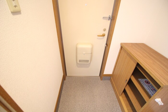 物件内観写真4　(玄関)