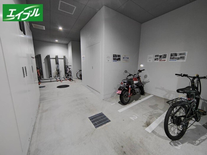 物件外観写真3　(駐輪場)