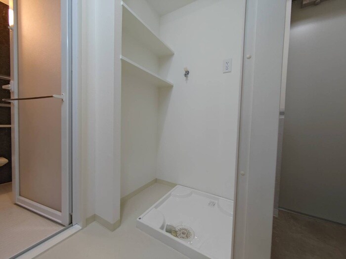 物件内観写真15　(洗濯機置場)