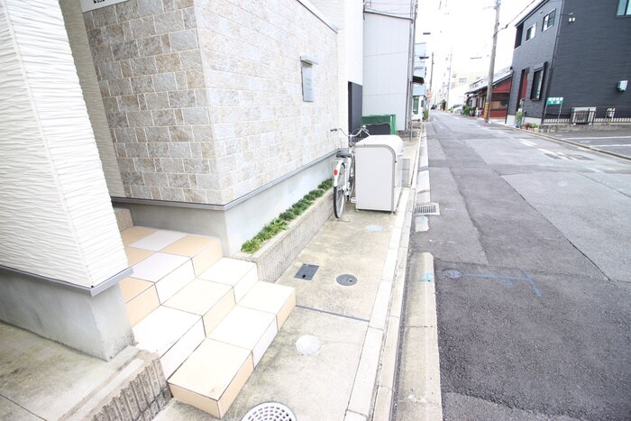 物件外観写真5　(エントランス部分)