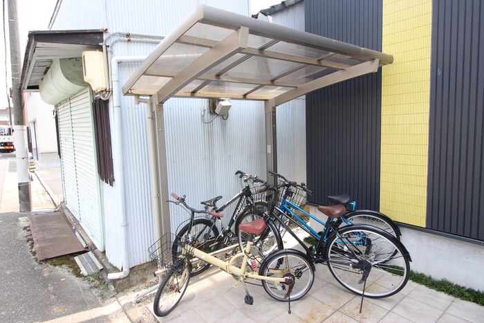 物件外観写真3　(駐輪場)