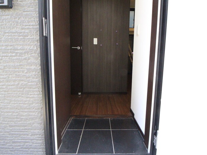 物件内観写真19　(玄関)