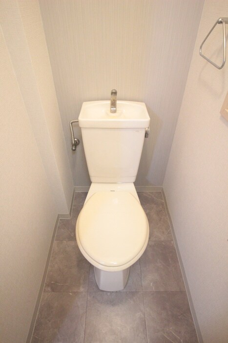 物件内観写真8　(トイレ)