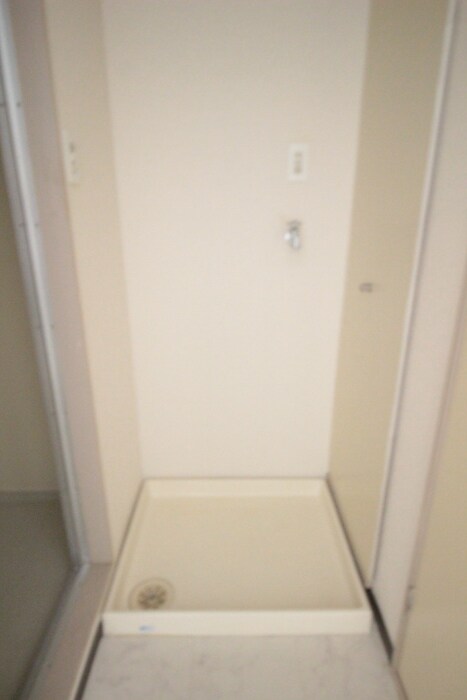 物件内観写真10　(洗濯機置場)