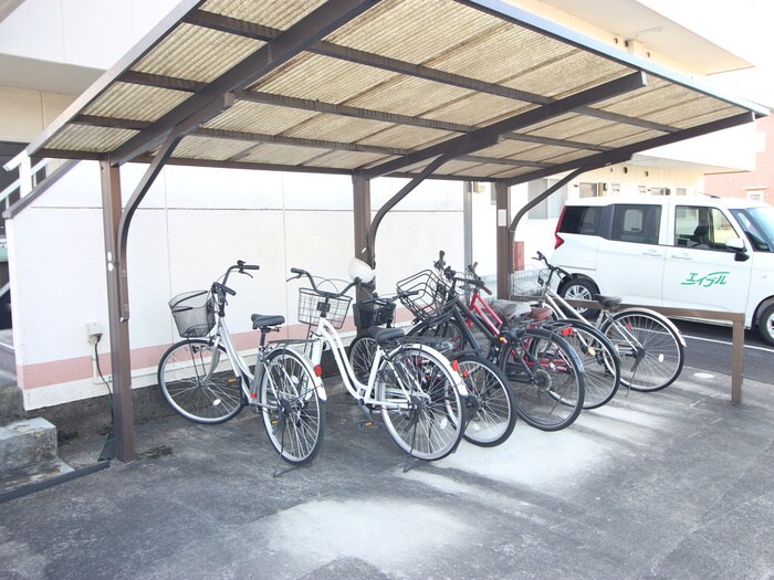 物件外観写真3　(駐輪場)