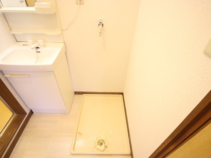 物件内観写真12　(洗濯機置場)