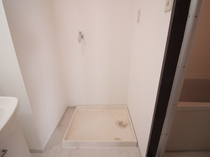 物件内観写真13　(洗濯機置場)