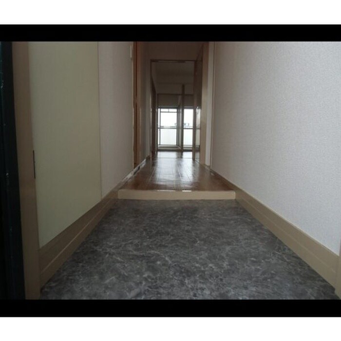 物件内観写真15　(玄関)