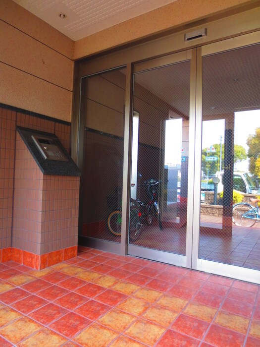 物件外観写真5　(エントランス部分)