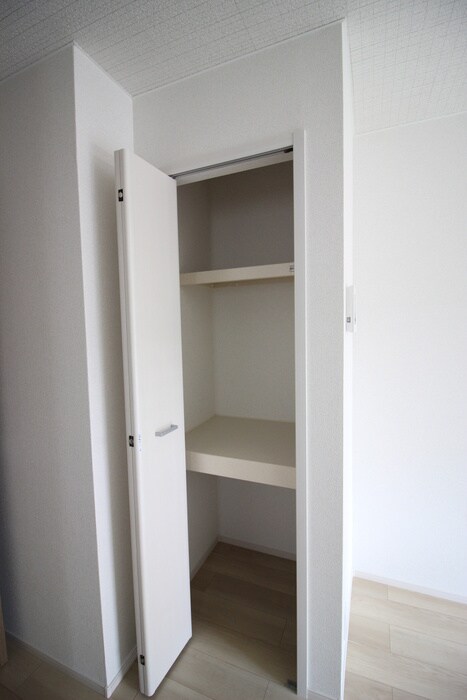 物件内観写真3　(収納)