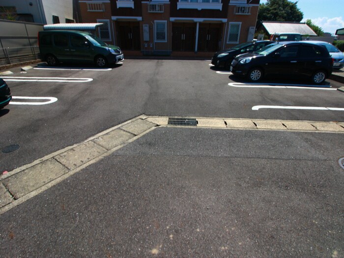 物件外観写真4　(駐車場)