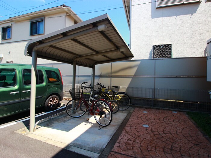 物件外観写真5　(駐輪場)