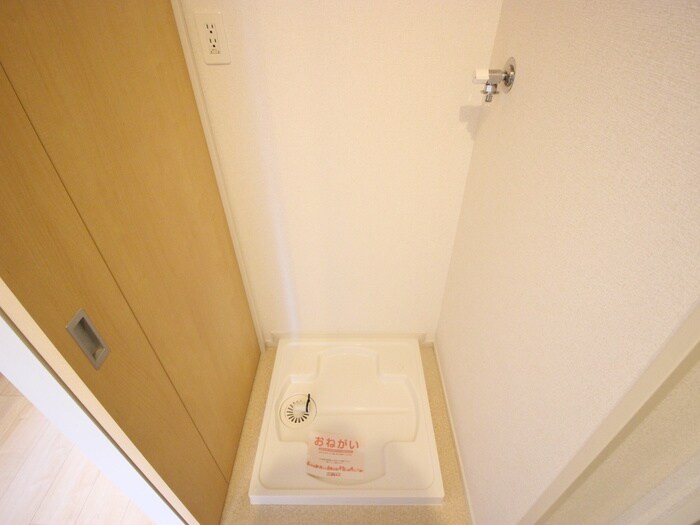 物件内観写真14　(洗濯機置場)