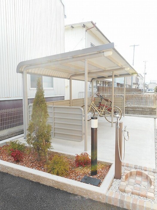 物件外観写真3　(駐輪場)